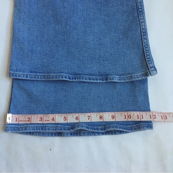 Madewell 11” High Rise Flare Jeans Knee Rip Edition in Eversfield Wash Size 33P - Picture 14 of 17
